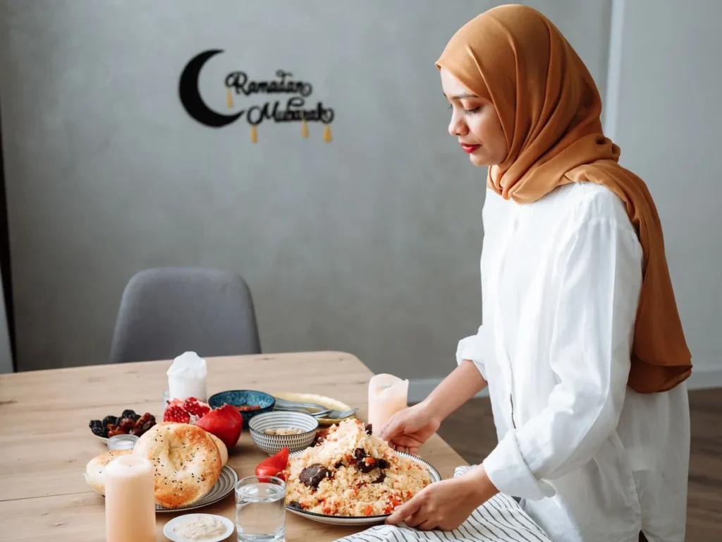 Table du ftour pendant le Ramadan, l'heure des feuilletons sur les chaînes arabes IPTV